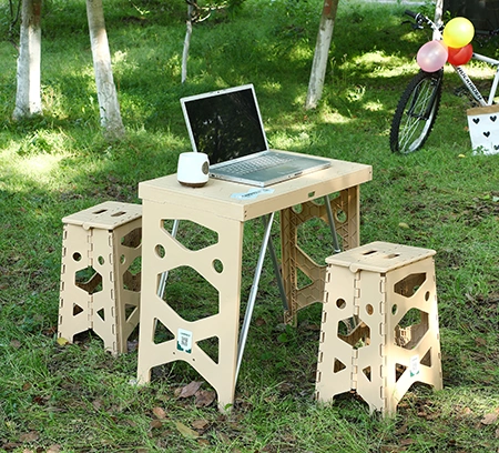 طاولات ومقاعد بلاستيكية قابلة للطي