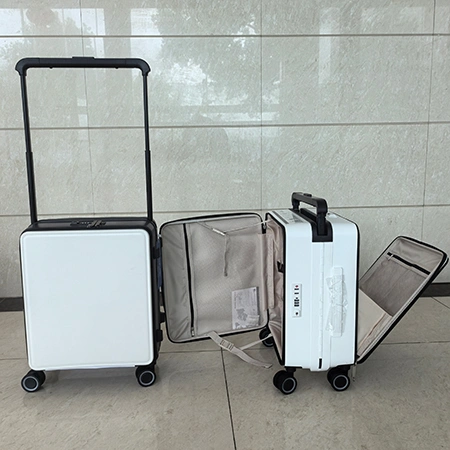 حقائب سفر محمولة باليد