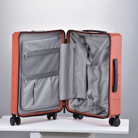 حقائب سفر محمولة باليد