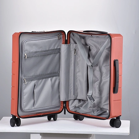 حقائب سفر محمولة باليد